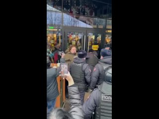 porn пианист лука сафронов приковал себя наручниками к маку hd