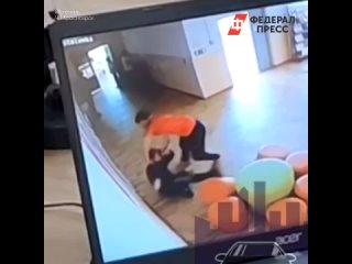 porn в красноярске учитель физкультуры избил и несколько раз швырнул на пол школьника из за замечания уборщицы красноярск hd