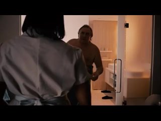 porn мужчина настойчиво потребовал орального секса от горничной hd