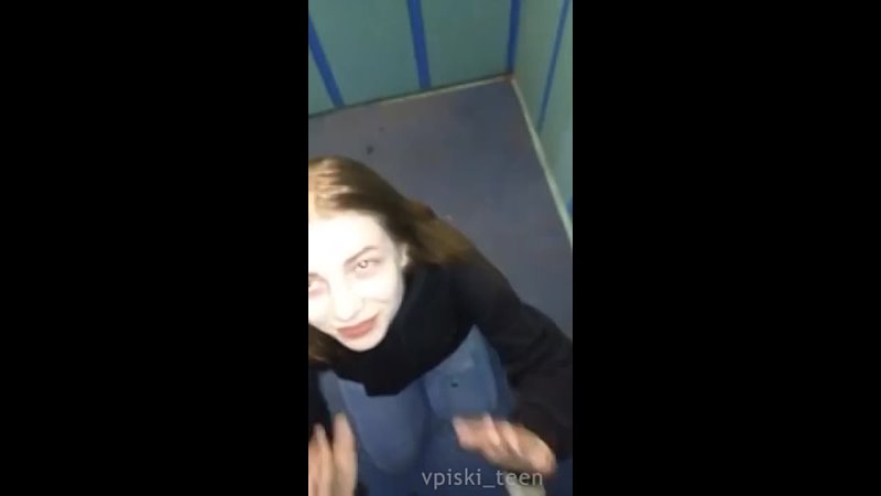 porn только не показывай моей маме красивая молодая студентка сосет хуй в подъезде hd