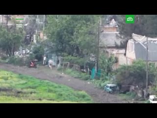 porn украинские оккупанты в одном нижнем белье выбежали из дома в богданое на артёмовском направлении hd