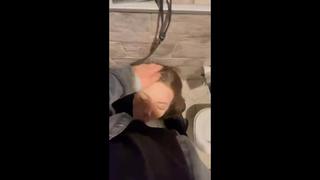 porn заставил сосать хуй на камеру на вписке шкура глотает сперму кончил на ебало hd
