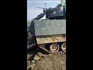 porn наши бойцы осматривают подбитые две американские m2a2 bradley на авдеевском направлении hd
