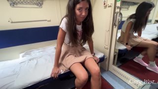 porn подцепил красотку на вокзале и выебал ее в поезде порно трах ебля секс porn milf home шлюха домашнее sex минет измена hd