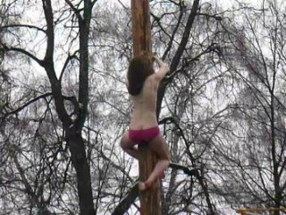 porn девушка лезет на столб 26 февраля 2012 года масленица в hd