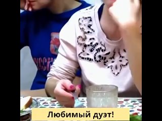 porn этот дуэт взорвал интернет очень душевная песня от классных девчонок hd