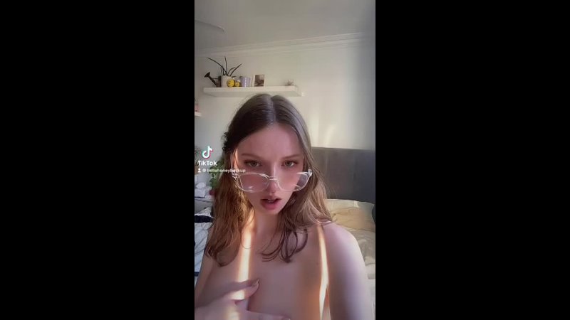 porn длинноволосая красотка решила на улице отсосать член молодого парня и трахнуться с ним полное видео можно найти в hd