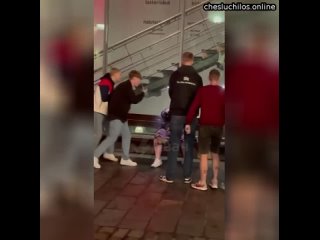 porn в таллине молодые отморозки накинулись на пожилую русскоязычную женщину выкрикивая оскорбления и кр hd