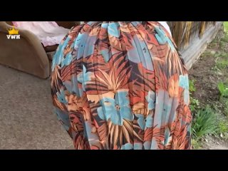porn деревенская милфа застряла в заборе hd
