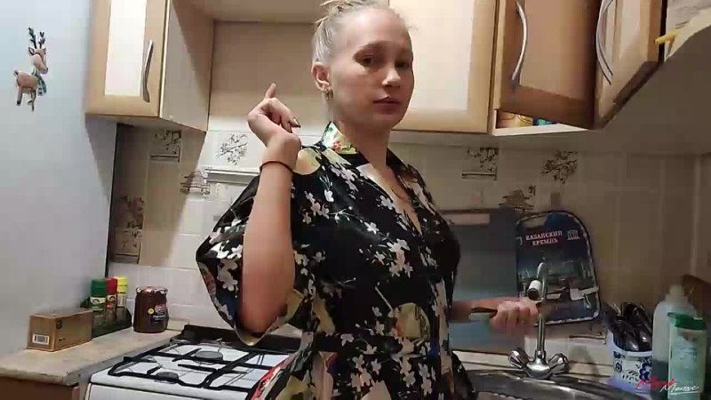 porn случайно трахнул сводную сестру пока она мыла посуду русское домашнее видео hd