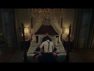 porn жена держит служанку пока муж трахает и кончает в нее hd