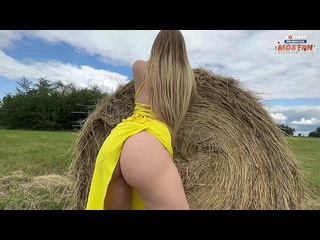 porn красивая русская сука в желтом платье принялась сосать член и трахаться на сеновале hd