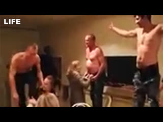 porn тюремные надзиратели устроили стриптиз на корпоративе hd
