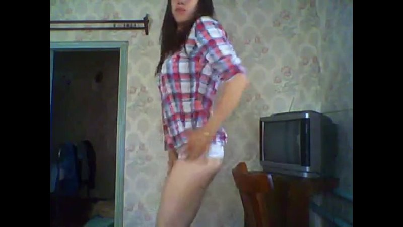 porn молоденькая девушка раздевается на камеру студентка танцует стриптиз в трусиках и рубашке пока нет родителей дома hd