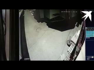porn осторожно шокирующие кадры мать родившая дочь в лосины выбросила ребёнка оставив малышку задыхаться в пластиковом hd