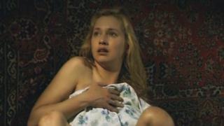 porn жесть измена в кино муж застал застукал жену в постели с любовником во время секса жесткое видео драка hd