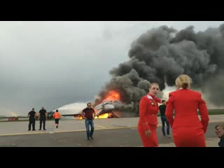 porn видео снятое в первые минуты после аварийной посадки в аэропорту шереметьево одним из пассажиров самолёта nr hd