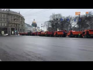 porn бесконечная колонна ментовозов в петербурге hd