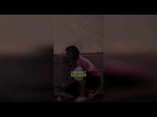porn неадекватная пьяная мать с маленьким ребенком ходит по улицам вагонки hd