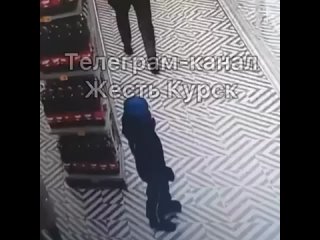 porn мужчина ударил кулаком маленького ребенка по лицу в магазине hd