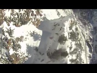 porn горнолыжник спускается с большого склона с парашютом hd