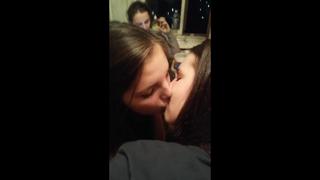 porn школьницы пьяные на вписке сосут ся нежно целуются на камеру в перископе hd