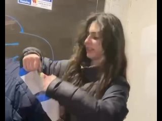 porn в сети появилось видео на котором молодые рвут российский флаг ждем кадры с жалобными извинениями и заведения дела hd