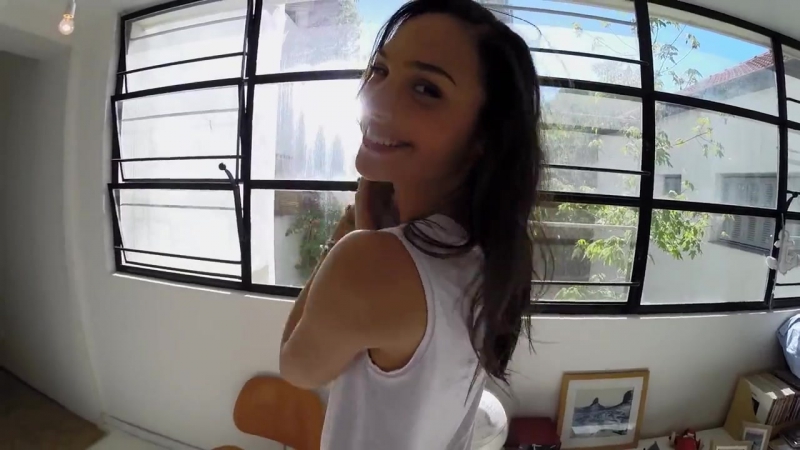 porn галь гадотчудо женщина в рекламе компании castro you liket hd