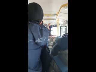 porn парочка пьяных бомжей прокатилась в маршрутном автобусе и тут без скандала не обошлось hd