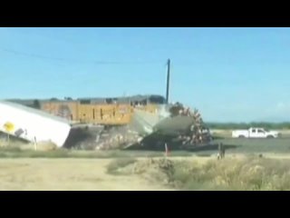porn фура застряла на жд переезде дтп произошло в сша калифорния 25 04 2014 прицеп был снесен при ударе груз полностью hd