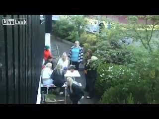 porn ой девчааат а давайте запустим эту бомбочку тупые блондинки запускают фейерверк hd