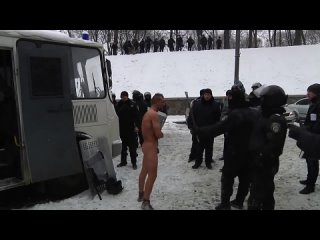 porn беркут раздел активиста до гола на морозе засунул ему в руки палку и фотографируется с ним так кто фашисты hd