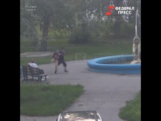 porn набросились на 18 летнюю девушку и начали топить в фонтане из за голубых волос hd
