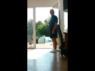 porn молодые думает что стеклянная дверь на террасу закрыта hd