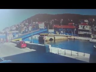 porn девушка за рулем не остановилась перед раздвижным мостом hd