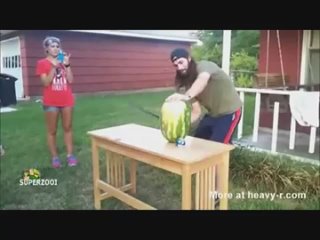 porn решил разрубить арбуз мачете жесть hd