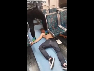 porn мужик в метро отключает удушающим приёмом пьяное быдло man dubbed drunk thug uses sleeper porn on los angeles subway hd