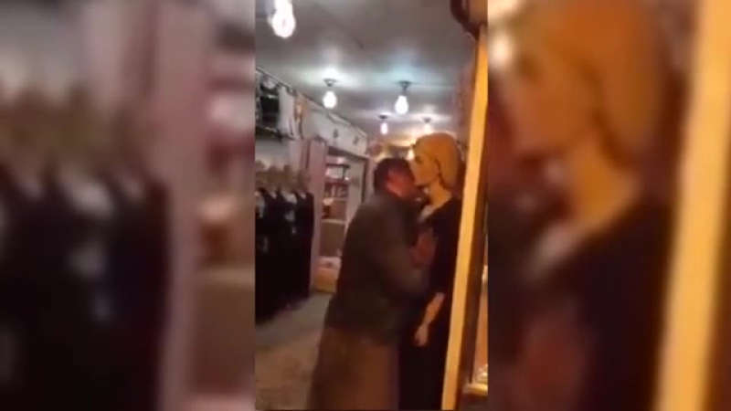porn мигрант нагло молодые манекен в магазине одежды hd