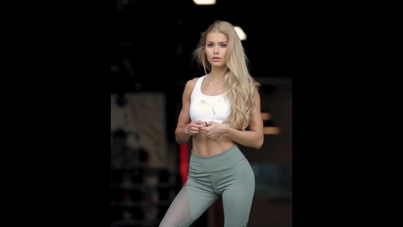 porn сексуальная спортсменка красивая фитоняшка занимается спортом в спортзале супер мотивация фитоняшки фитнес модель hd