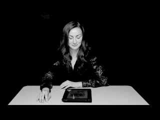 porn актрисы читают вслух книгу пока вибратор на котором они сидят доводит их до оргазма hd