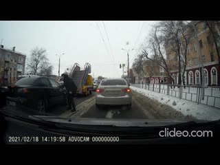 porn пока стояли в пробке парень решил развлечься hd