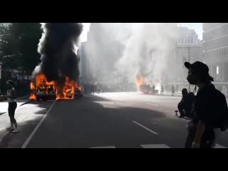 porn сотни протестующих собрались у мэрии филадельфии сожжено уже минимум три полицейских автомобиля hd