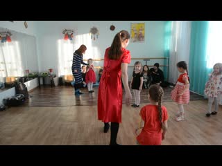 porn танцевальная разминка я помогаю маме hd