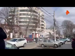 porn провокация произошла у здания посольства рф в кишиневе где сегодня работает избирательный участок неизвестный бросил hd