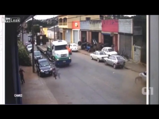 porn страшная авария бразильского мотоциклистаmotorcyclist survives after brutal collision hd