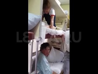 porn пьяный тренер по гимнастике молодые заставила подопечную сесть на шпагат на верхней полке поезда hd