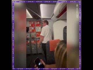 porn стюард застал занимающуюся сексом пару в кабинке туалета hd