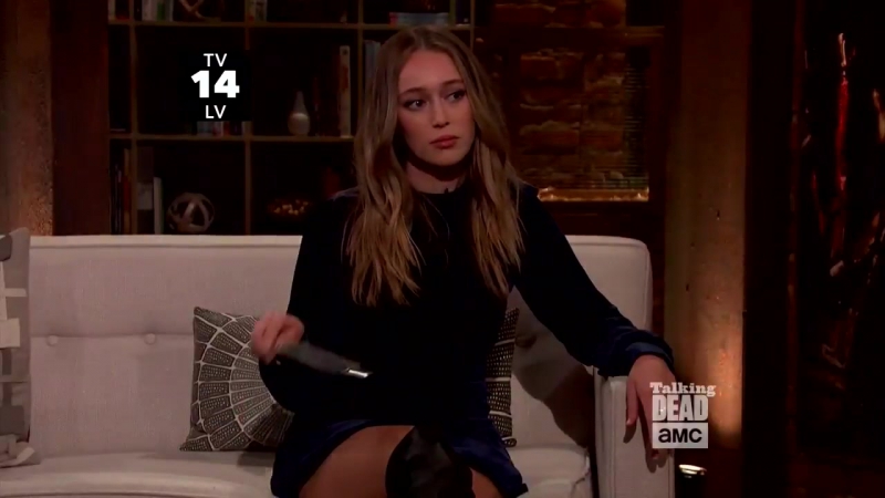 porn алисия дебнем кери играет ножом бабочкой на шоу talking dead hd