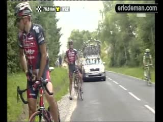 porn tour de france cyclist pissing at roadside hd