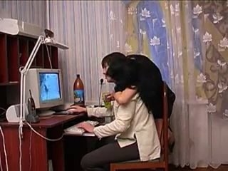 porn горячая мама отвлекла сына от компьютера hd